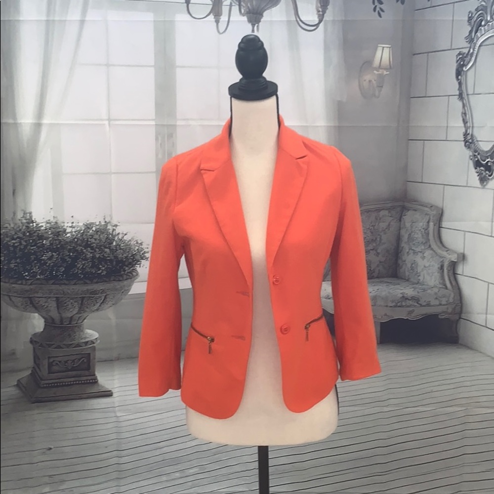 Bright orange blazer 🍊
